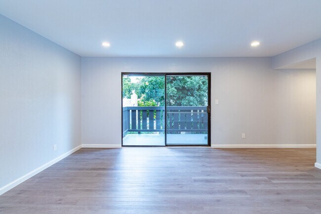 Interior Photo - 4786 E Malta Street
