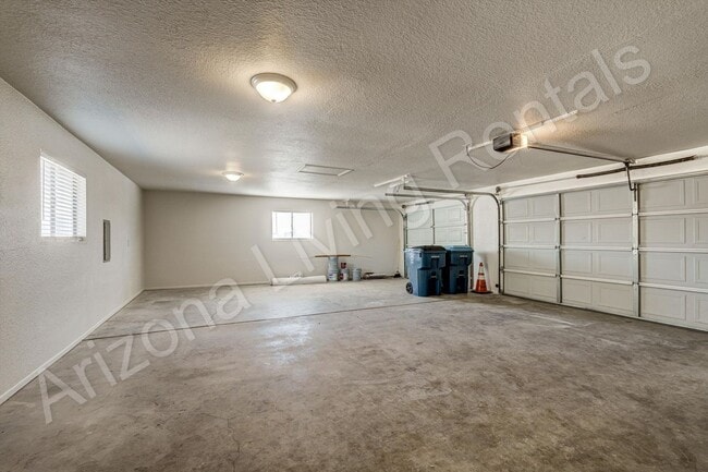 Building Photo - RENOVATED CUL-DE-SAC HOME