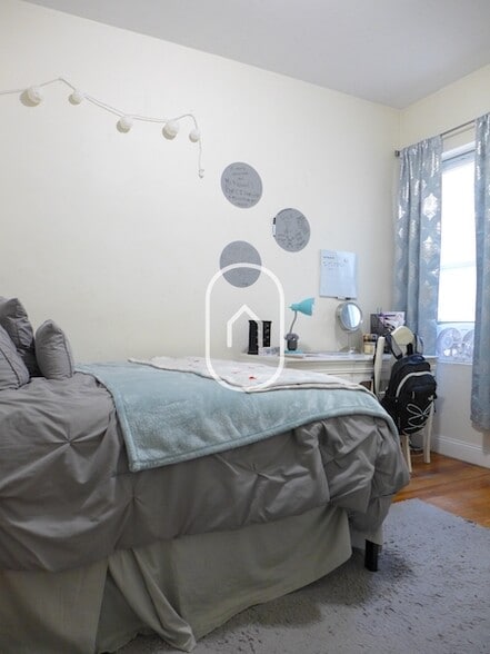 Building Photo - 41 Parker Hill Ave