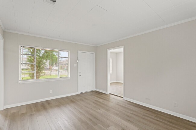 Building Photo - 9133 Woodlyn Rd