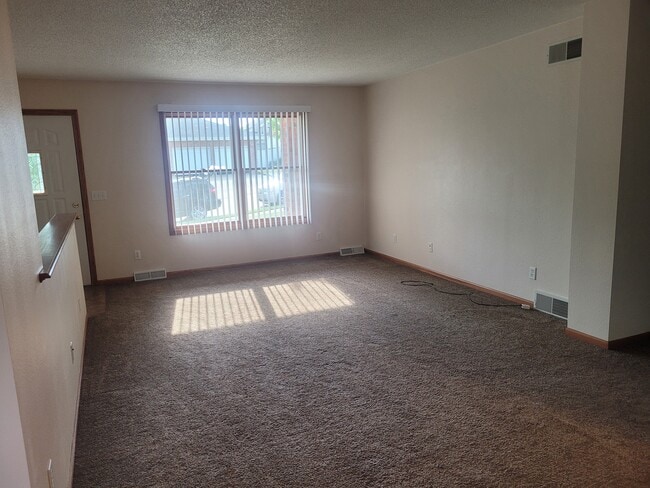 Building Photo - Sunnyslope Dr