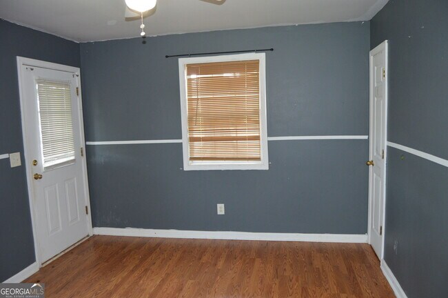 Building Photo - 2200 Price