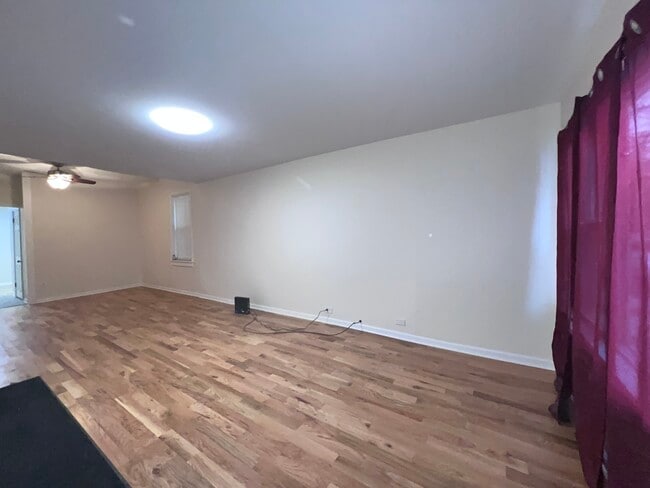 Building Photo - 8919 S Muskegon Ave