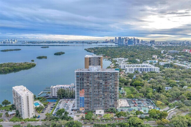 Building Photo - 780 NE 69th St