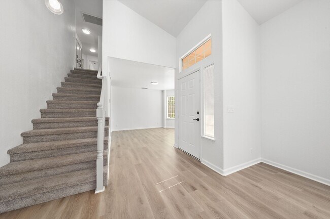 Building Photo - 404 Ruby Ct