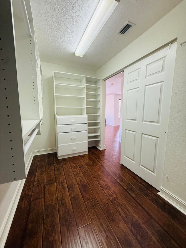 Building Photo - 10635 Hilltop Meadow Point