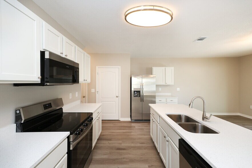 Building Photo - 10430 Whispering Hammock Dr