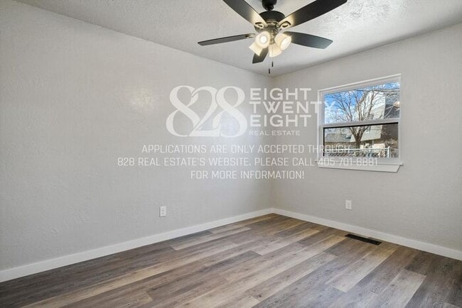 Building Photo - Beautiful 3 Bed/2 Bath Duplex Less Than 1 Mile from Campus!