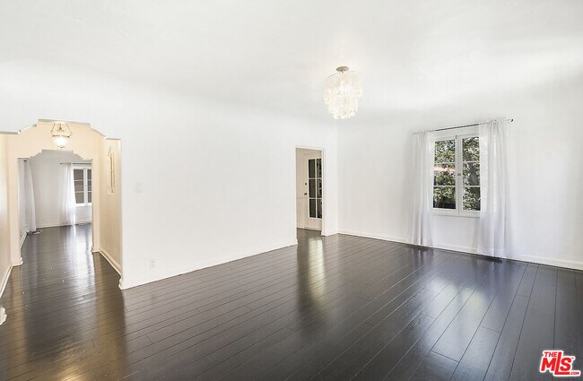 Building Photo - 244 S Mansfield Ave
