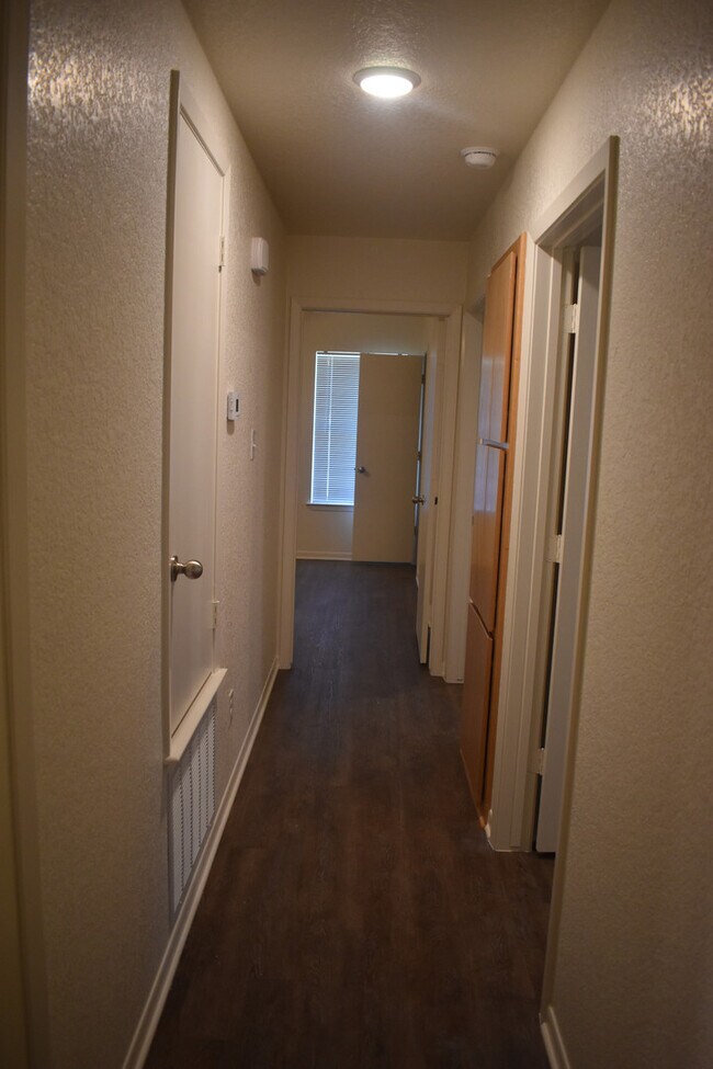 Building Photo - 201 Coby Dr