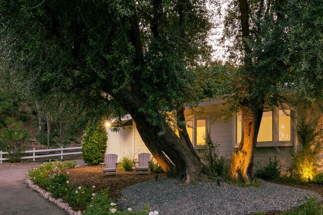 Building Photo - Beautiful Tarzana Rental!