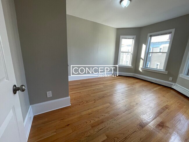 Building Photo - 16 Bird St