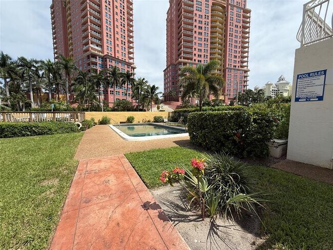 Building Photo - 2121 N Ocean Blvd
