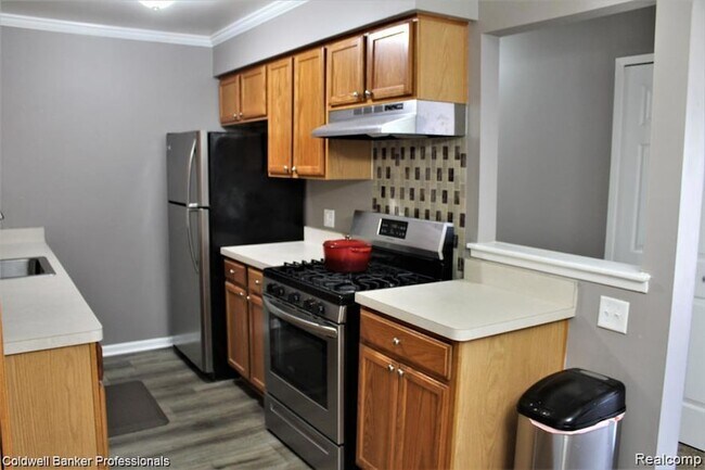 Building Photo - 2025 E Franklin Dr