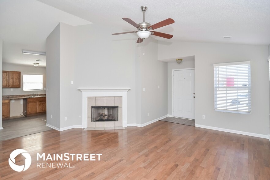 Building Photo - 4734 Waterfront Oak Dr