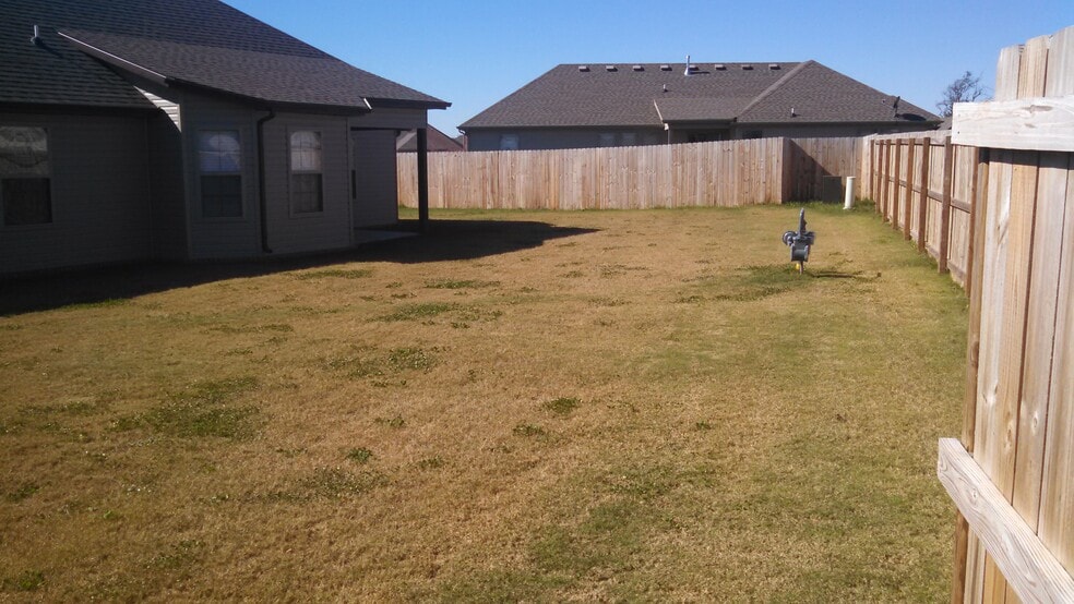 Building Photo - 451 Ravenna Dr