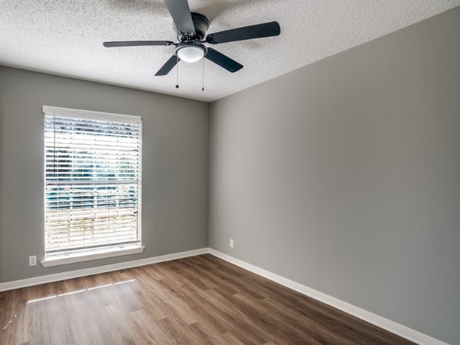 Building Photo - 6702 Esther Dr