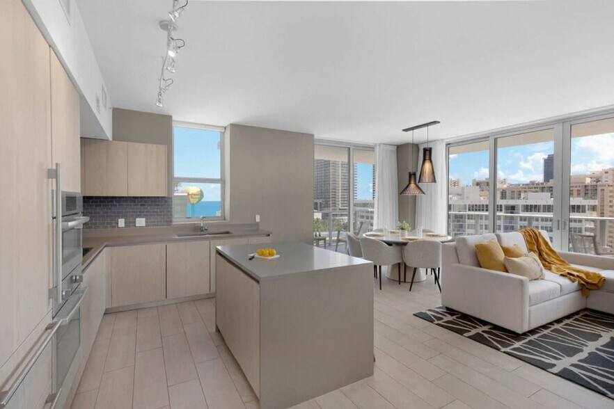 Building Photo - 4010 S Ocean Dr