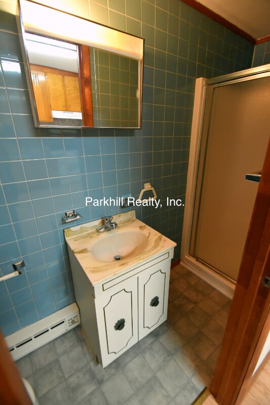 Building Photo - 20 Oakwood Dr