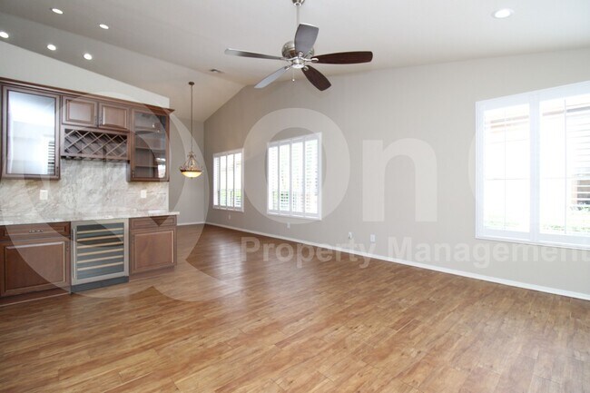 Building Photo - 9634 E Rocky Lake Dr