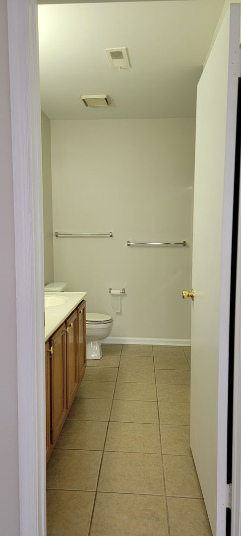 Building Photo - 1024 Willings Way