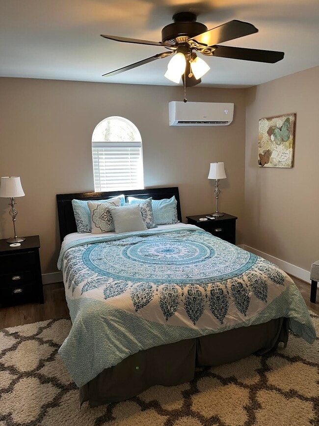 Building Photo - 251 Landwood Ln