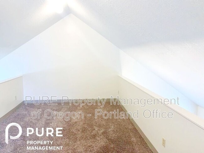 Building Photo - 3602 N Gantenbein Ave