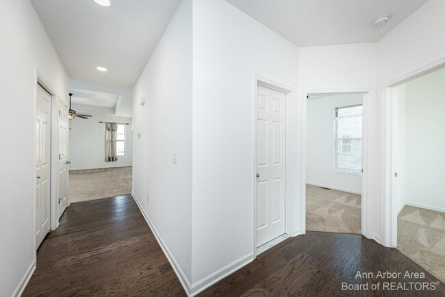 Building Photo - 8389 Ardmoor Dr