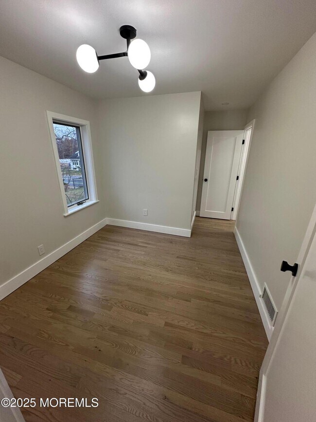 Building Photo - 469 Wall St