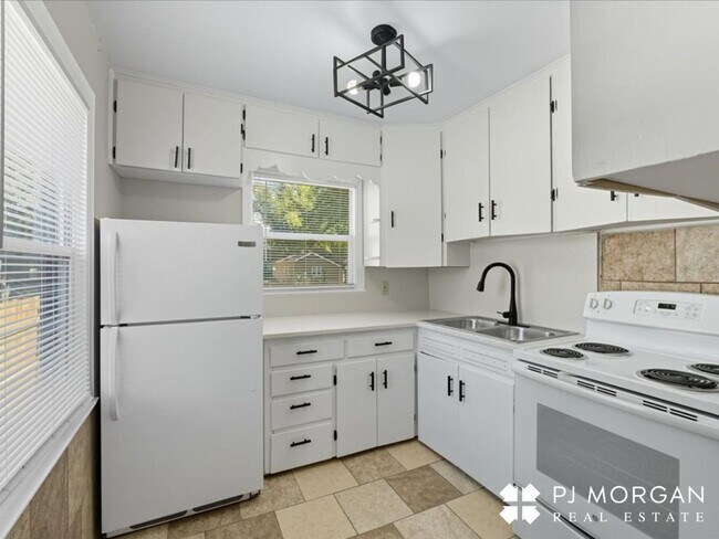 Building Photo - Stylish Updates + Spacious Yard + 2-Car Ga...