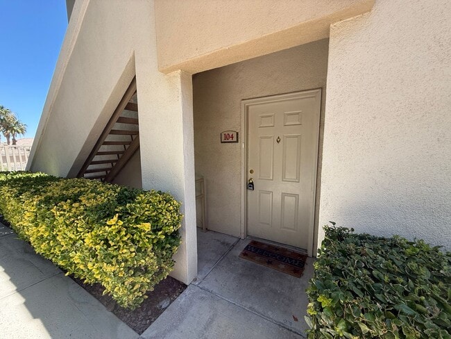Building Photo - Renovated 2 Bedroom in Summerlin