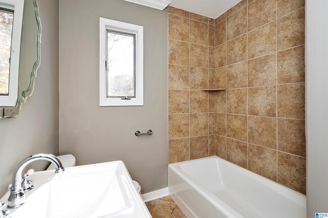 Building Photo - 2005 Chestnut Rd