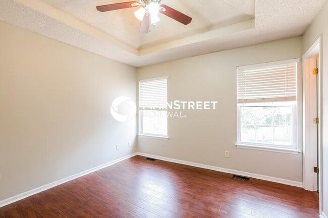 Building Photo - 3 Bedroom Pet-Friendly Home in BLUE SPRINGS, MO with Main Street Renewal