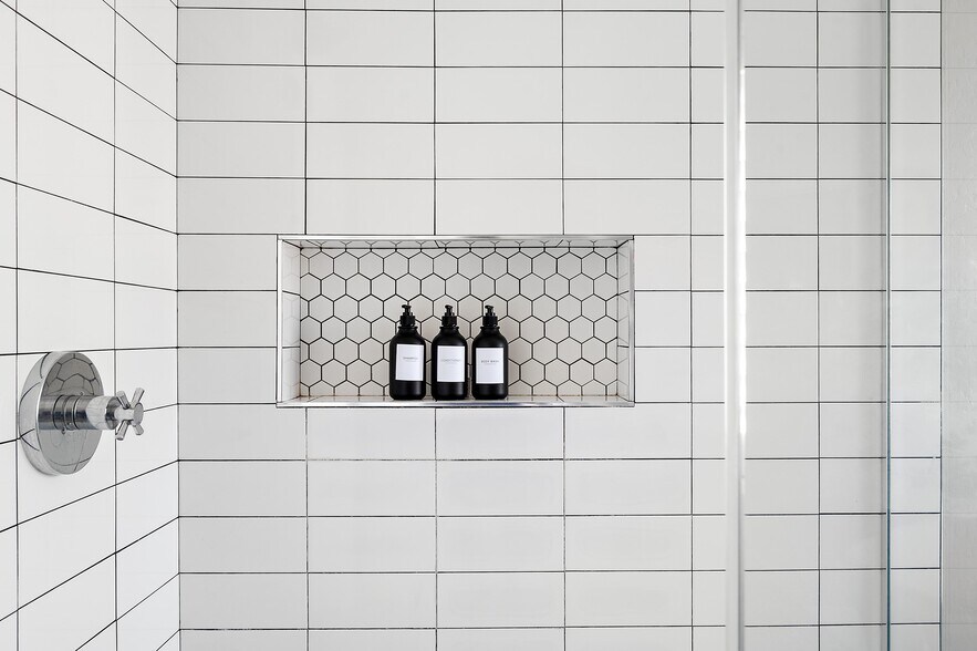 Building Photo - 13010 E Shangri La Rd