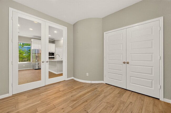 Building Photo - 381 Andes Dr