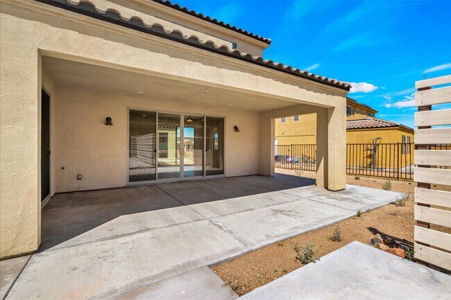 Building Photo - 56923 Ivanhoe Dr