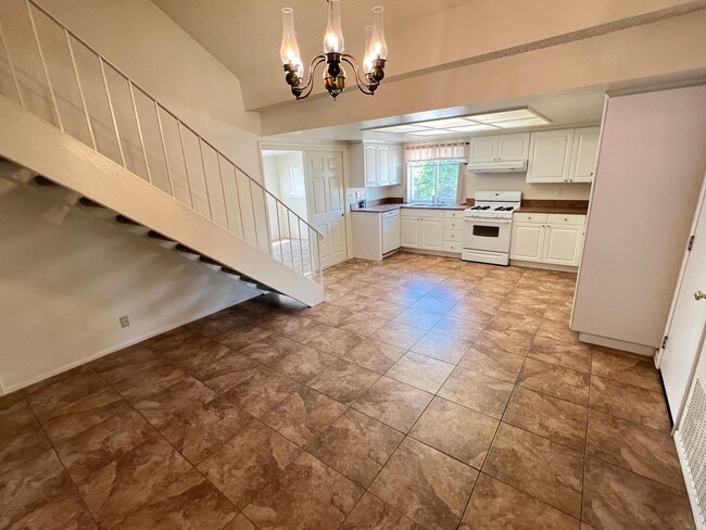 Building Photo - Adorable 3 Bed 2 Bath Home in Anaheim Hills