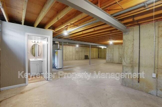 Building Photo - 15593 Fox Plains Dr
