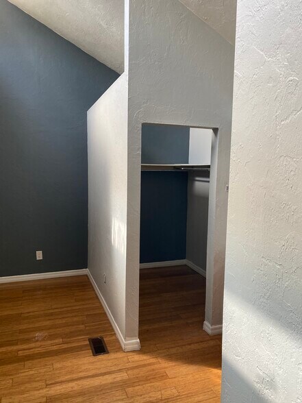 Building Photo - 1858 Nekoma Ct