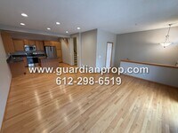 Building Photo - Townhouse in The Lakes of Blaine Available Now, New Appliances & Carpet, Bonus Room, Balcony