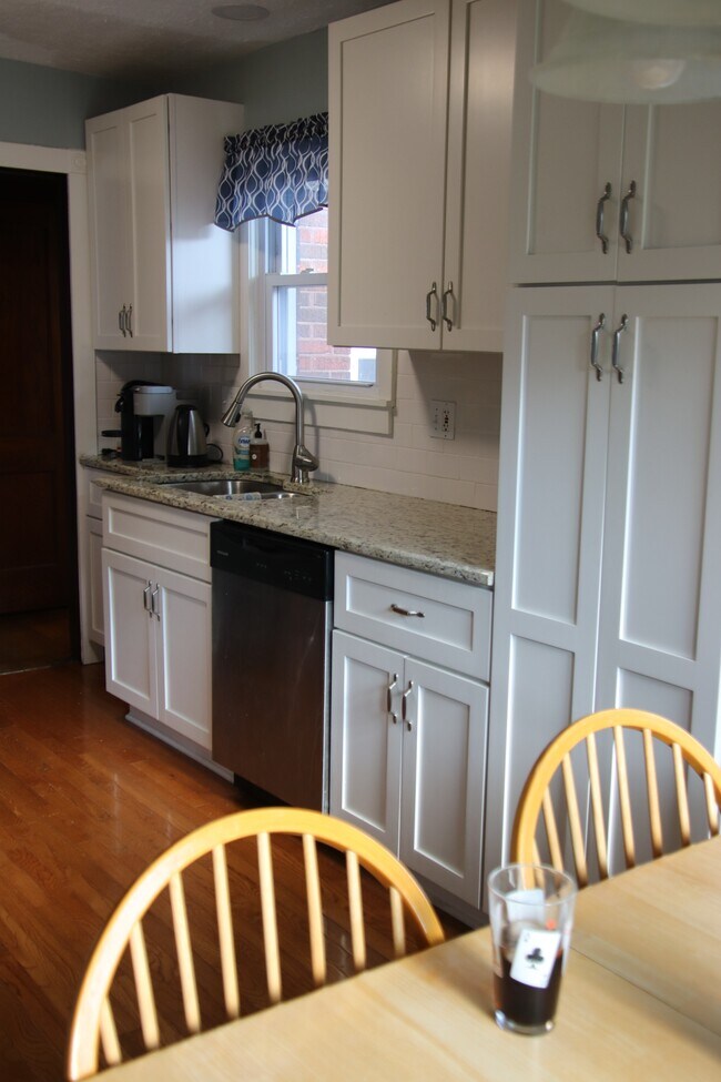 Building Photo - 2034 Warren Rd