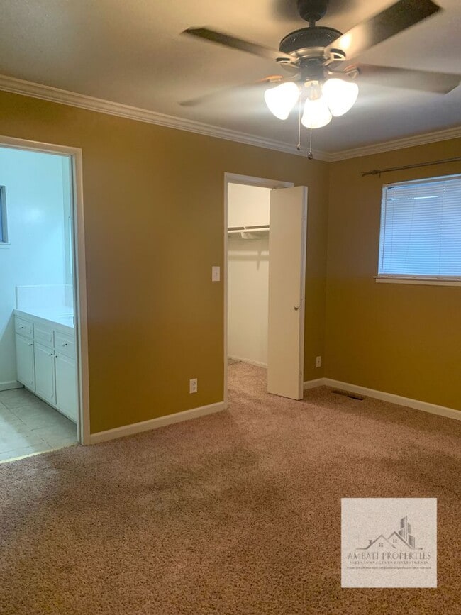 Building Photo - Must See! Lovely 3 Bedroom 2 Bath Home with Pool