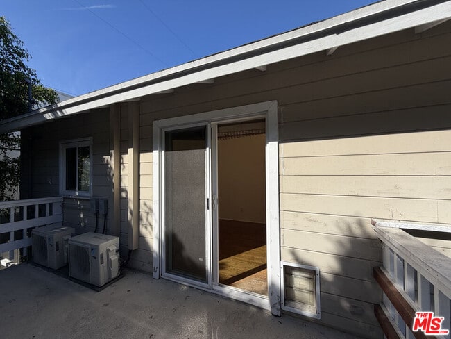 Building Photo - 1160 N Spaulding Ave