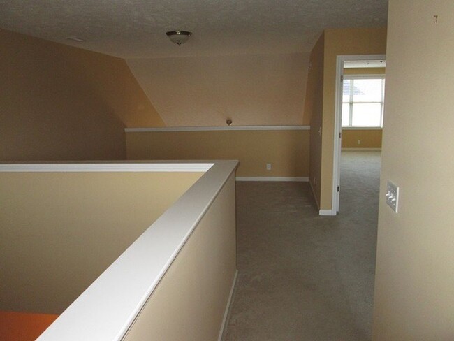 Building Photo - Convenient and cozy Puckett Downs Townhome