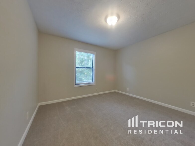 Building Photo - 3720 Pine Brook Dr