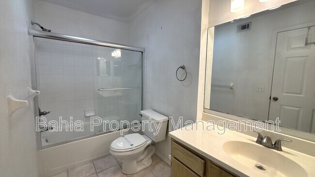 Building Photo - 13803 Fairway Island Dr