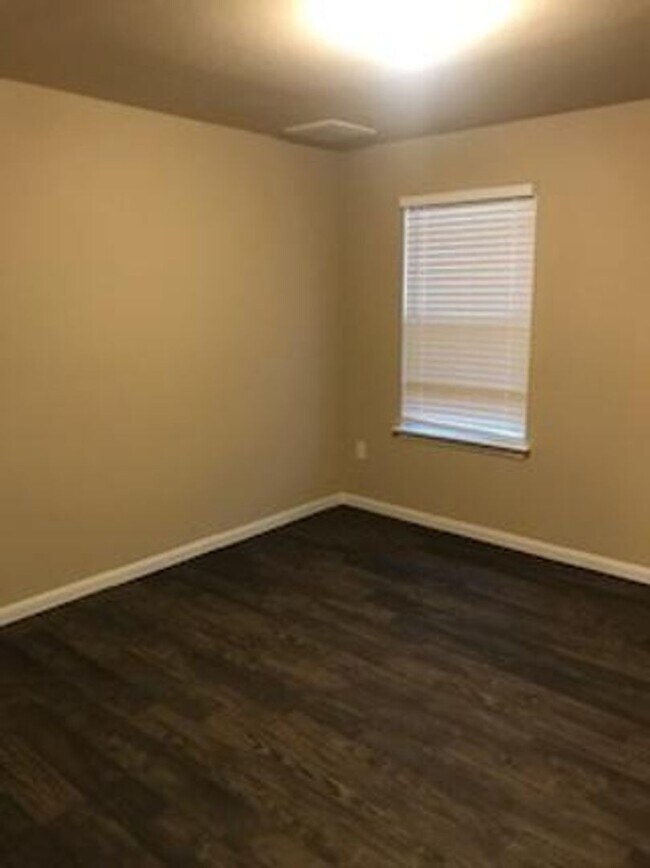 Building Photo - Great 4 Bedroom home with Open floor plan
