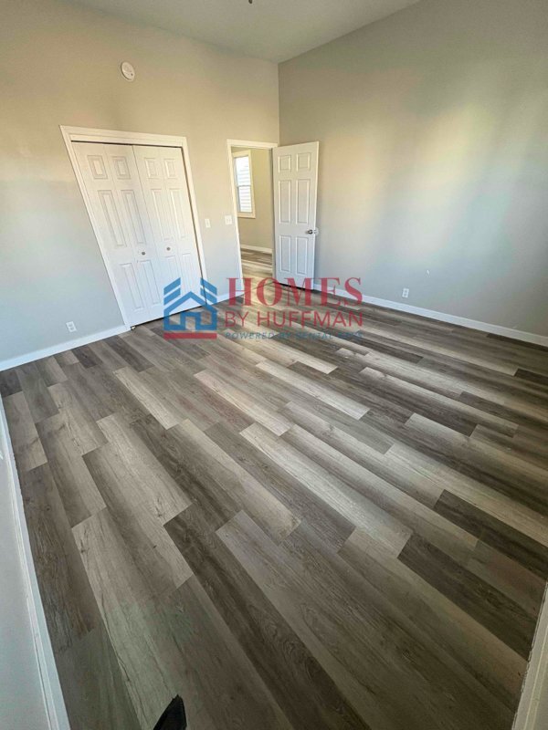 Building Photo - Two Bedroom | Westside with Garage