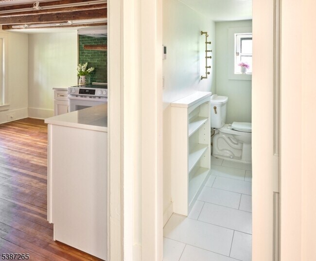 Building Photo - 46 York St