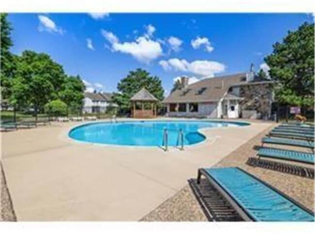 Building Photo - 3563 Blue Jay Way